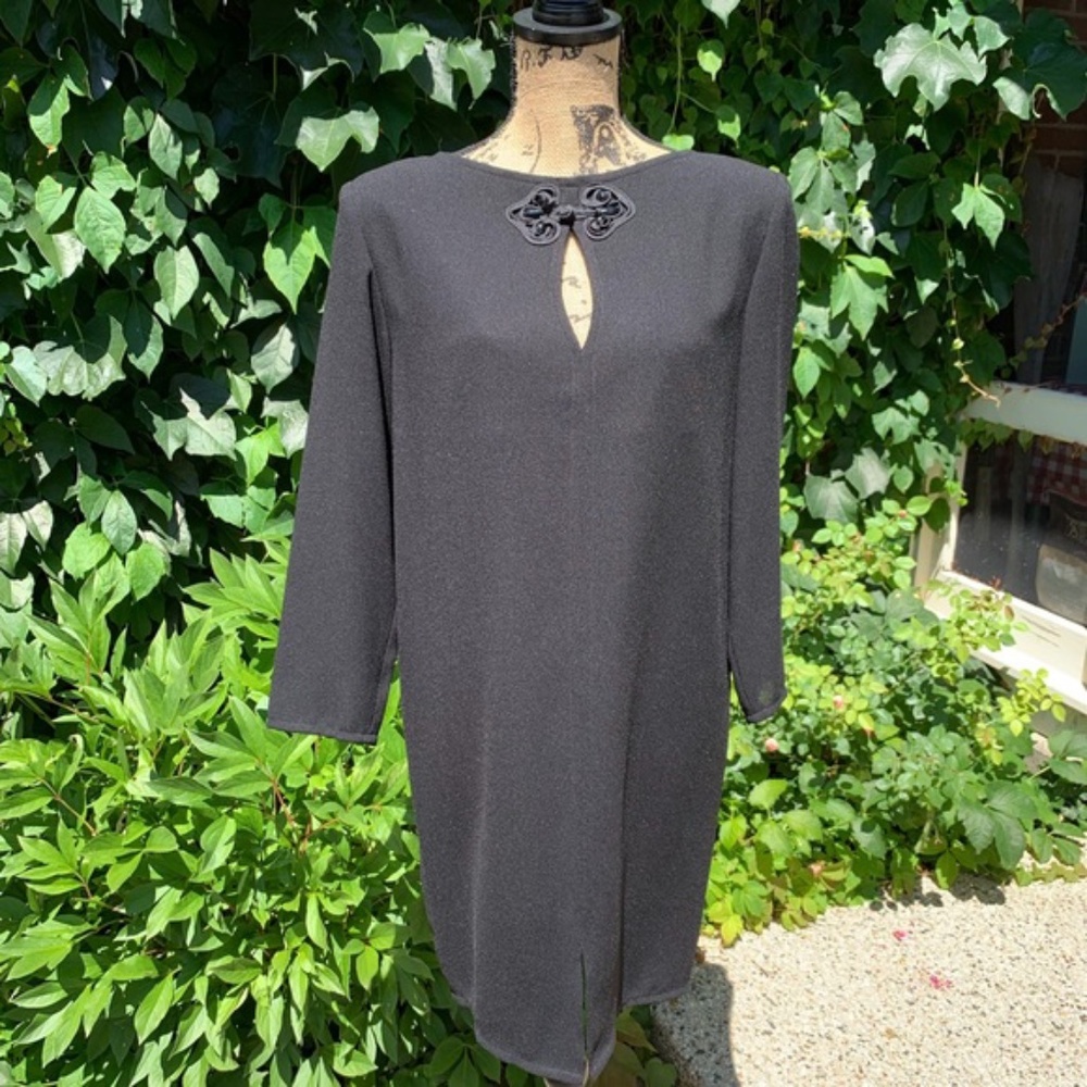 TOM AND LINDA PLATT STUDIO Quiet Luxury Minimalist Elegant Black Dress, 8 - Picture 7 of 11